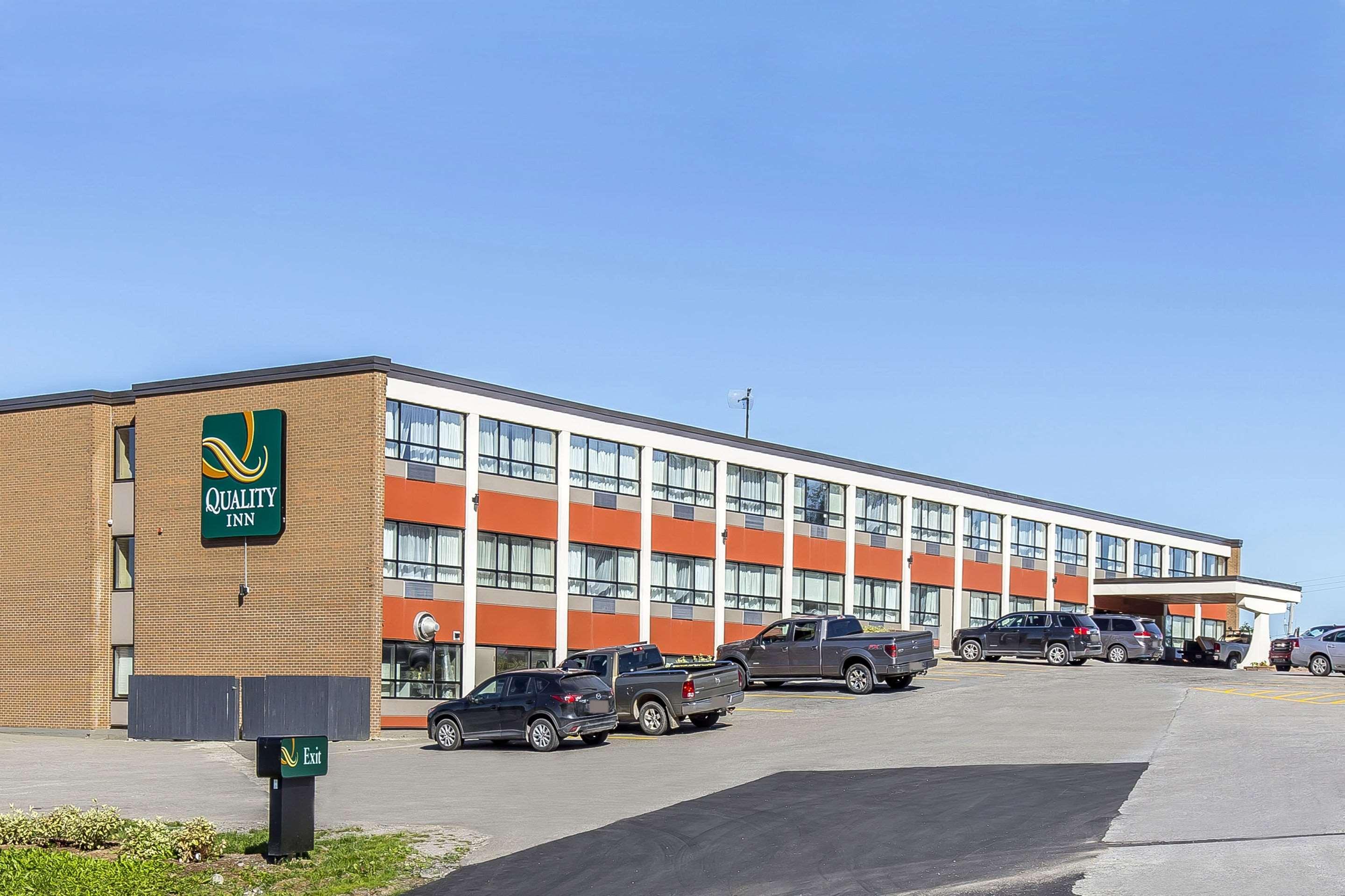 Quality Inn Корнър Брук Екстериор снимка